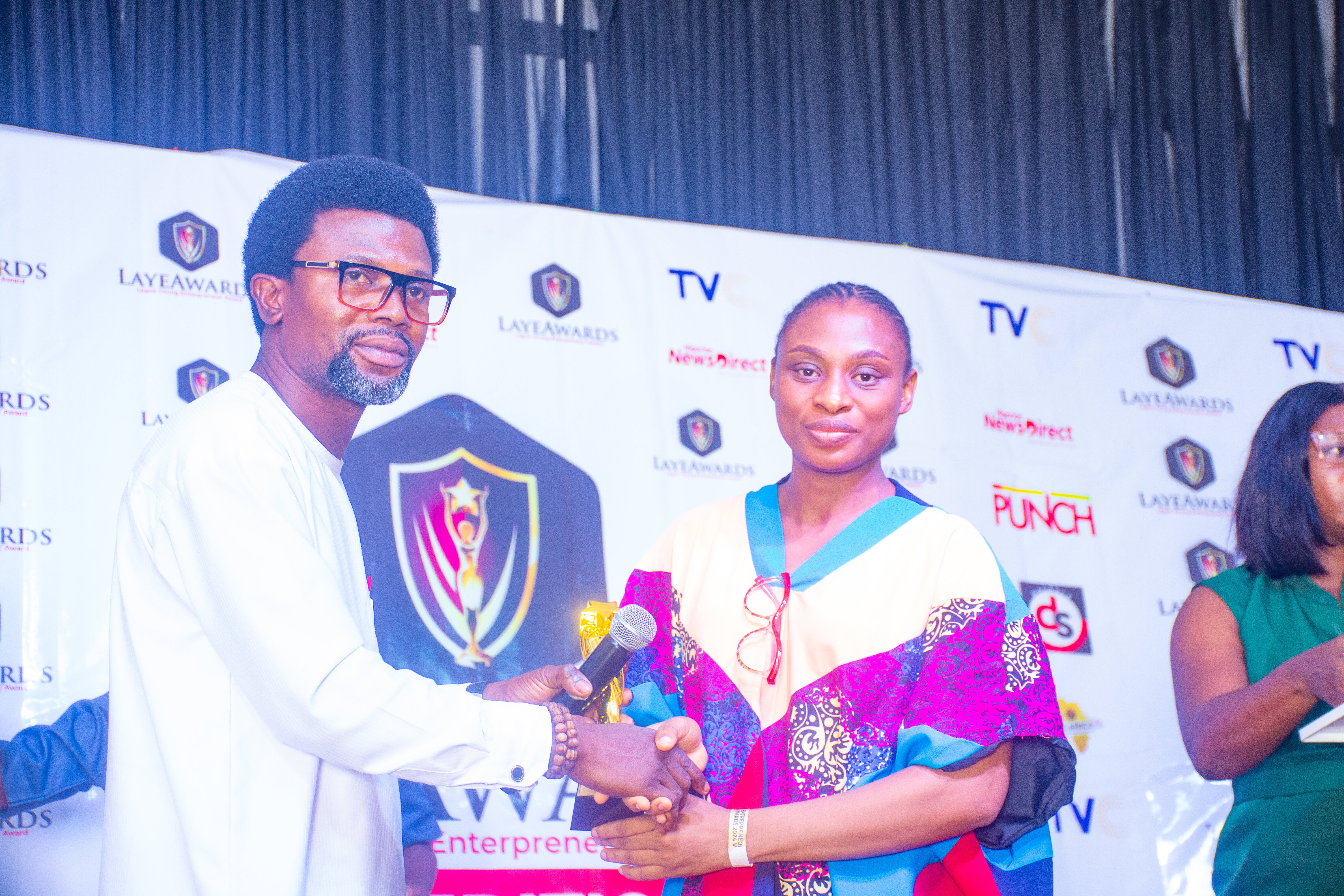 Candid crowd reactions during LAYEAWARDS 2024