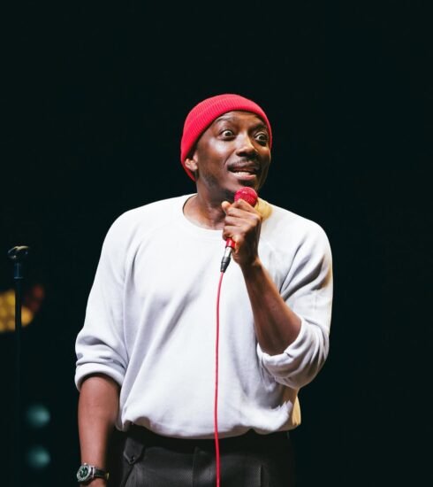 Bovi performing in London