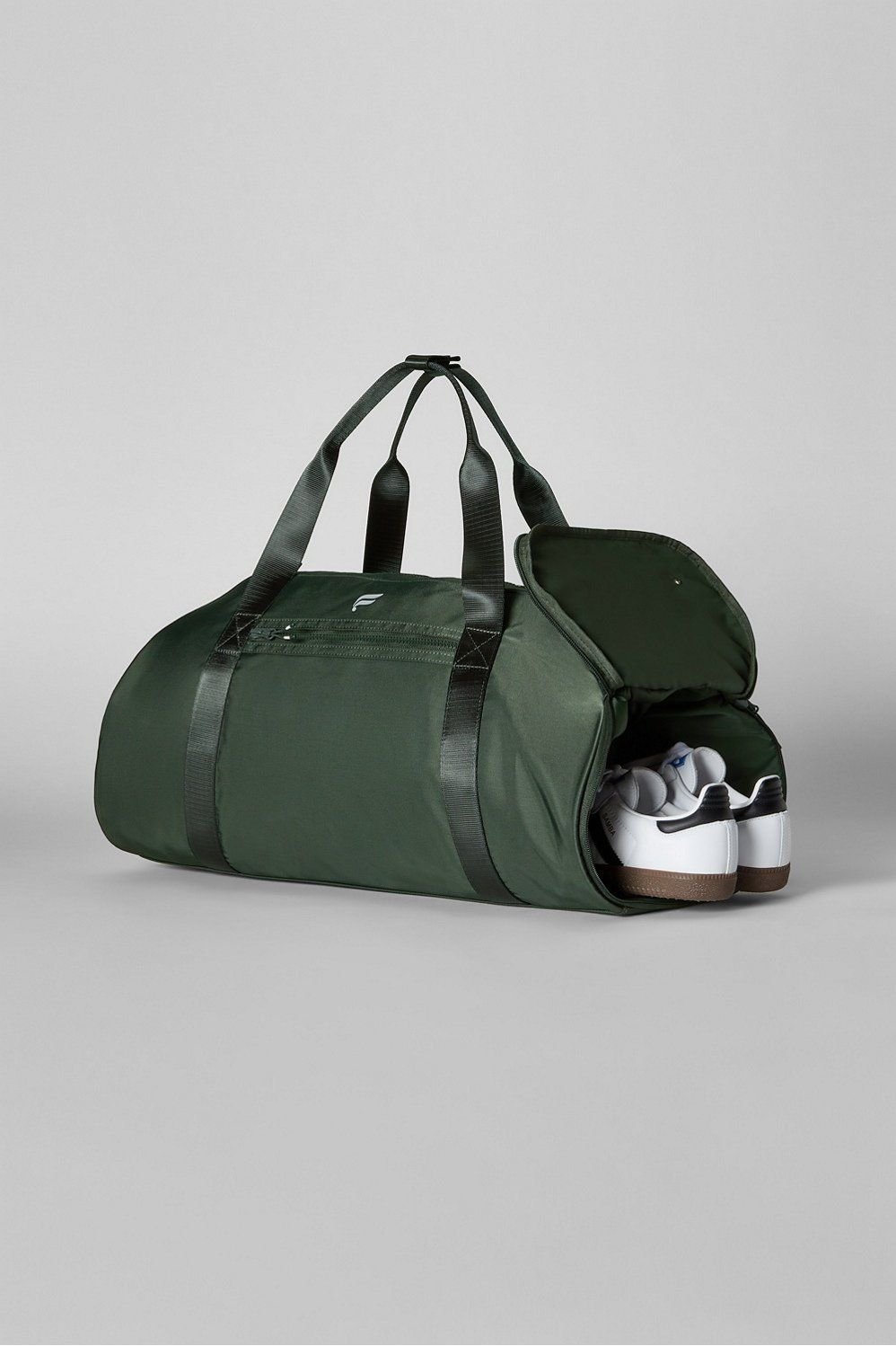 Gym bag for professional men, durable fitness bag for workout gear, training sessions and active lifestyles