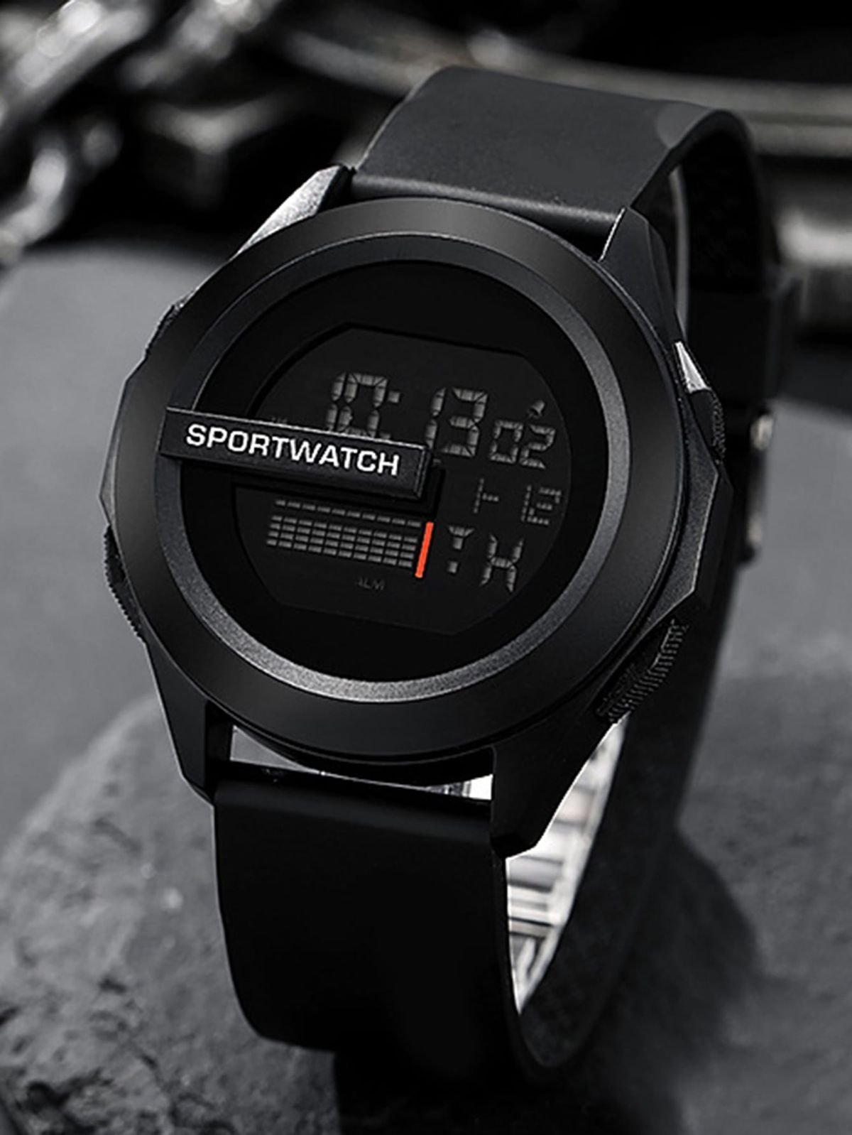 Sports wristwatch for men, durable watch for fitness, outdoor activities and everyday wear