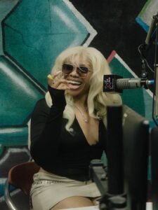 Fave in a radio session